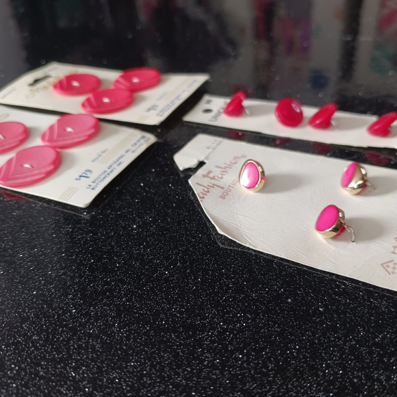Dark Pink Vintage Button Bundle. - Picture 3 of 4